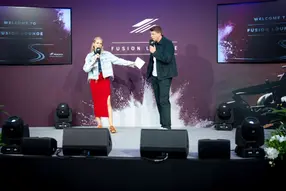 Engaging F1® conversations hosted by a celebrity compère, with insights from legendary drivers and key figures from the world of motor sport