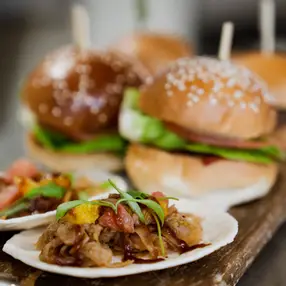 All-inclusive food and drink package pre-main act: Indulge in a curated selection of food and drinks, all included in your package, ensuring you’re perfectly catered to before the main show begins