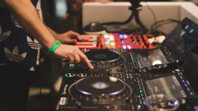 Access to Tunnel Club post-show: Extend your evening with exclusive post-show access to the Tunnel Club, where you can end the night on a high with a live DJ set