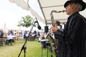 Spectacular jazz band performing throughout the day in garden area