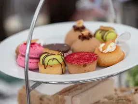 Four-course - Chef stations for appetisers, desserts and cheese