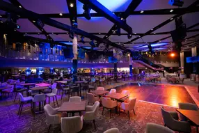 Exclusive access to relaxed and informal ‘lounge style’ hospitality pre-show and for one hour post-show